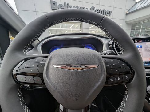 New 2026 Chrysler Pacifica Limited w/ S Appearance Package image 19