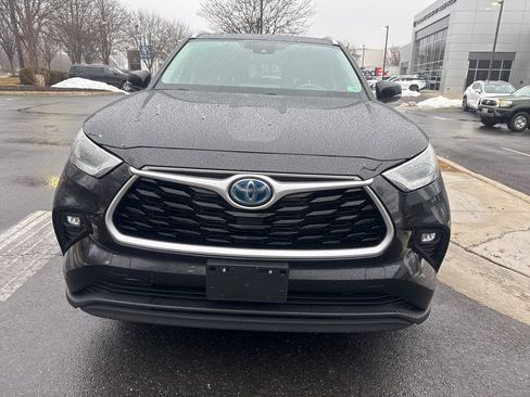 Used 2021 Toyota Highlander XLE image 2