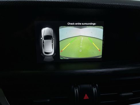 Used 2018 Alfa Romeo Stelvio AWD image 22