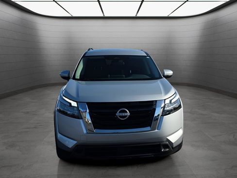 Used 2025 Nissan Pathfinder SV image 8