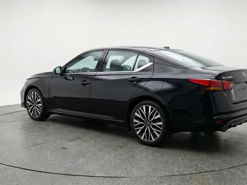 Used 2025 Nissan Altima 2.5 SV image 6