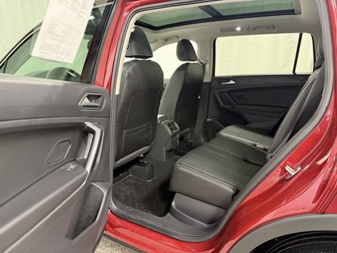 Used 2021 Volkswagen Tiguan SE w/ Panoramic Sunroof Package AWD/4WD image 25