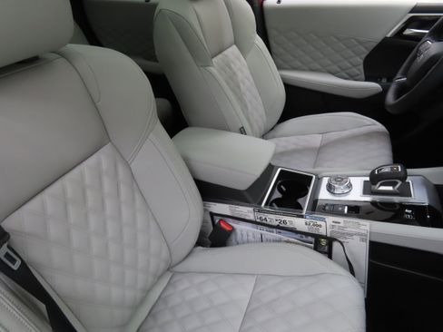 New 2025 Mitsubishi Outlander SEL image 26