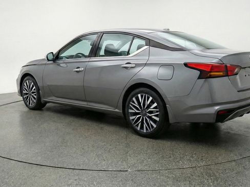Used 2025 Nissan Altima 2.5 SV FWD image 6