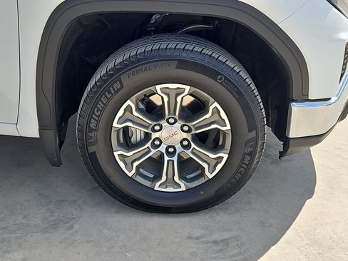 Certified 2026 GMC Sierra 1500 SLT image 32