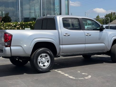 Used 2022 Toyota Tacoma SR w/ SR Convenience Package RWD image 4