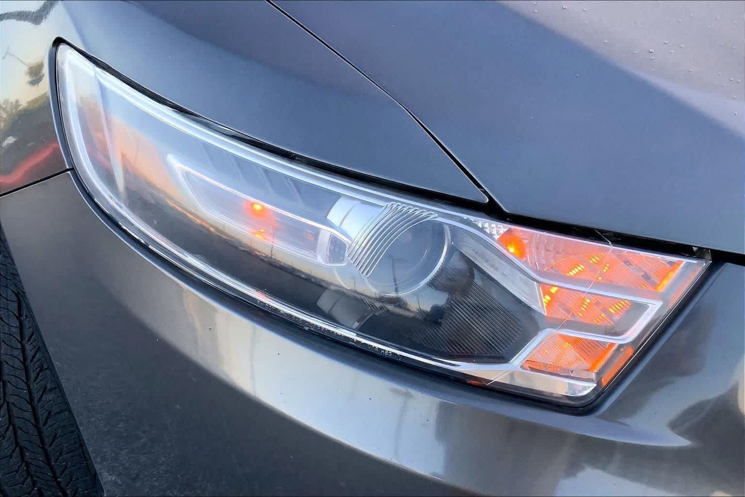 Used 2017 Ford Taurus Limited FWD image 25