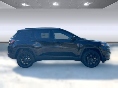 New 2026 Jeep Compass Latitude image 8