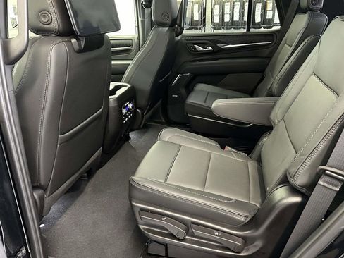 Used 2024 GMC Yukon Denali w/ Advanced Technology Package image 13