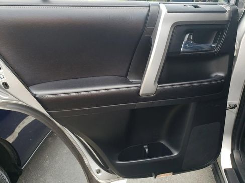 Used 2017 Toyota 4Runner SR5 AWD/4WD image 32