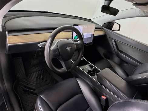 Used 2020 Tesla Model Y Long Range image 13