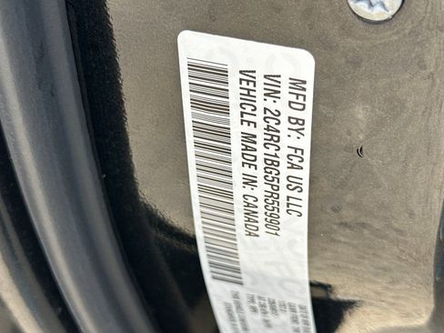 Used 2023 Chrysler Pacifica Touring-L FWD image 31