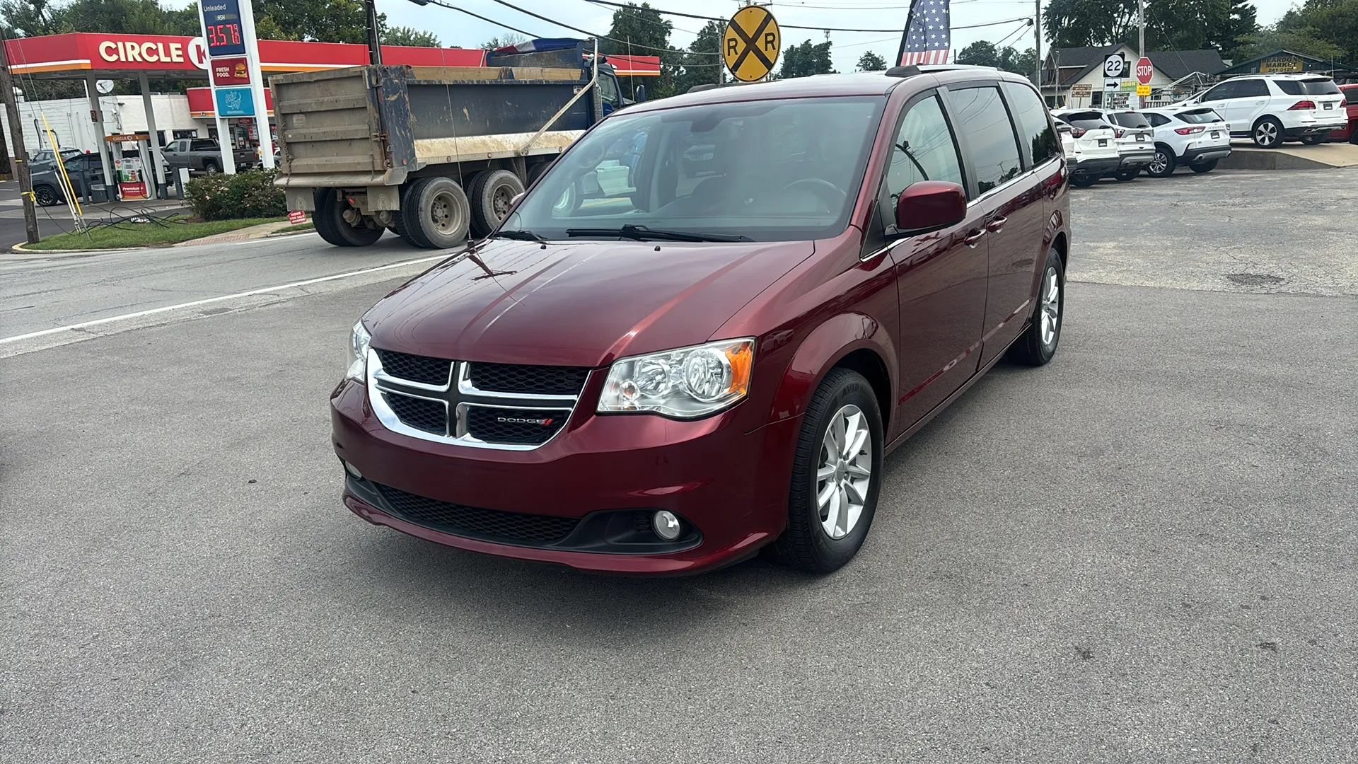 Used 2020 Dodge Grand Caravan SXT FWD image 3