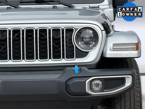 Used 2024 Jeep Wrangler Unlimited Sahara AWD/4WD image 11