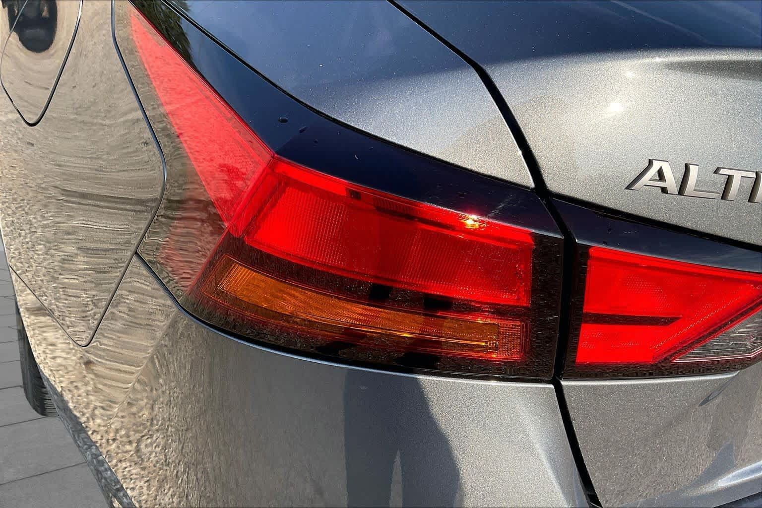 Used 2025 Nissan Altima 2.5 SV FWD image 28