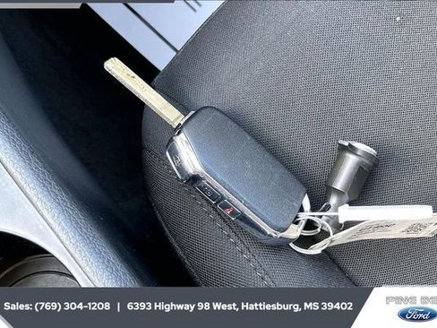 Used 2025 Kia Sportage LX image 9