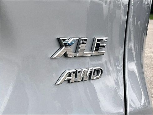 Used 2025 Toyota RAV4 XLE AWD/4WD image 29