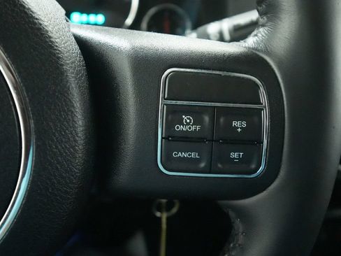 Used 2017 Jeep Wrangler Unlimited Sahara w/ Connectivity Group AWD/4WD image 33
