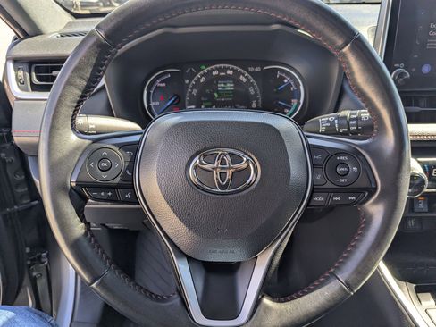 Used 2023 Toyota RAV4 SE w/ Weather & Moonroof Package image 18