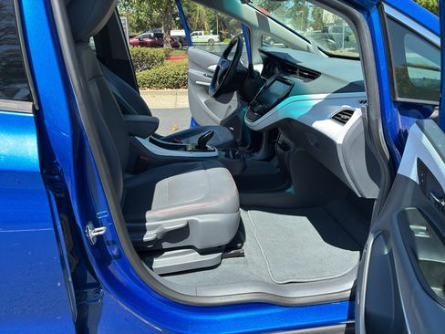 Used 2021 Chevrolet Bolt Premier w/ Infotainment Package FWD image 56