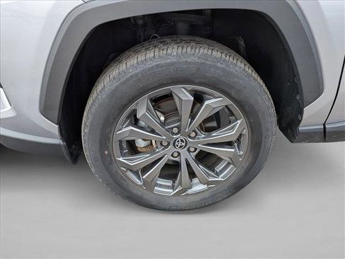 Used 2022 Toyota RAV4 XLE Premium image 23