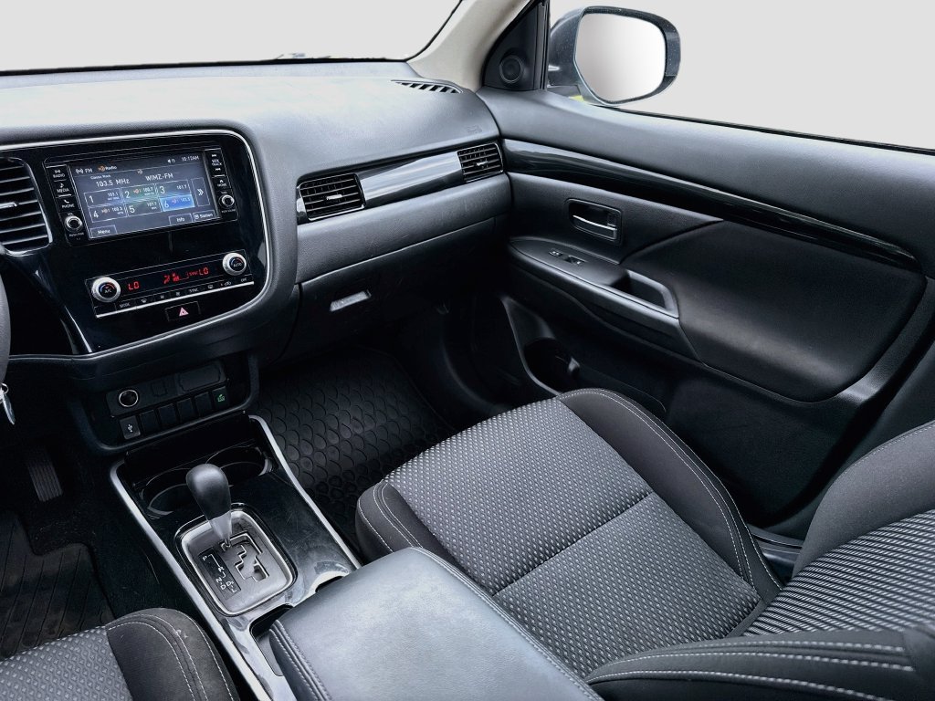 Used 2020 Mitsubishi Outlander ES FWD image 25