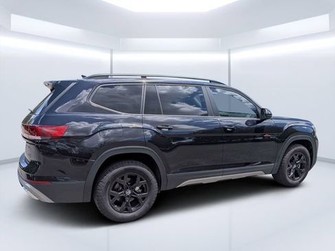 Certified 2025 Volkswagen Atlas Peak Edition SE AWD/4WD image 3