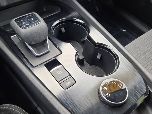 Used 2023 Nissan Rogue SV image 26