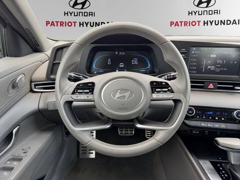 Used 2025 Hyundai Elantra Sport FWD image 12