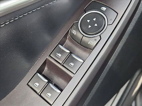 Used 2020 Ford Explorer XLT w/ Equipment Group 202A RWD image 12
