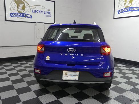 Used 2022 Hyundai Venue SEL FWD image 8