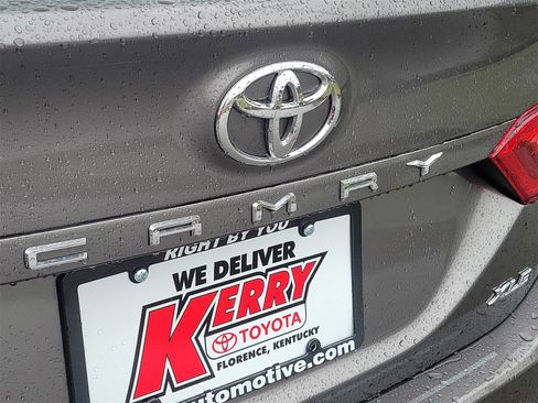 Certified 2018 Toyota Camry XLE image 8