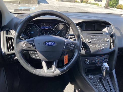Used 2015 Ford Focus SE w/ SE Sport Package FWD image 23