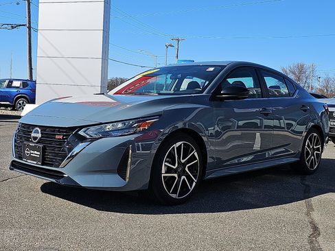 Certified 2025 Nissan Sentra SR w/ SR Premium Package image 3