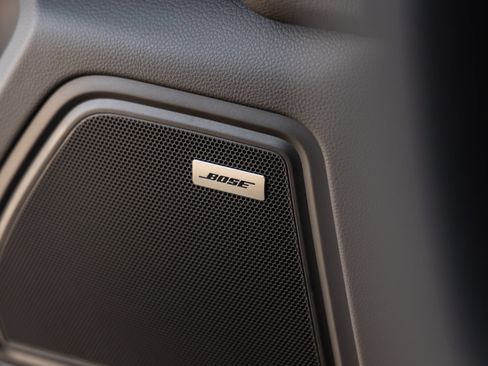 Certified 2025 Porsche Macan AWD/4WD image 22