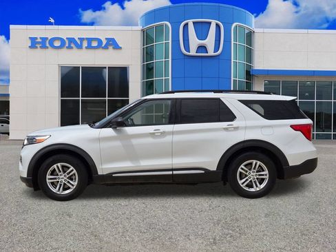 Used 2023 Ford Explorer XLT w/ Equipment Group 202A RWD image 6