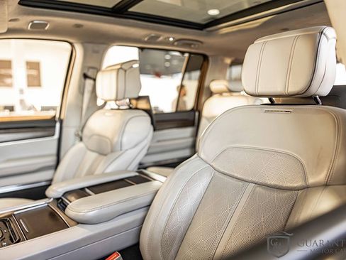 Used 2022 Jeep Grand Wagoneer Series II w/ Premium Group II image 30