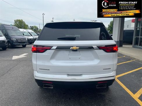 Used 2023 Chevrolet Traverse Premier FWD image 6