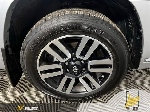 Used 2021 Toyota 4Runner Limited AWD/4WD image 32