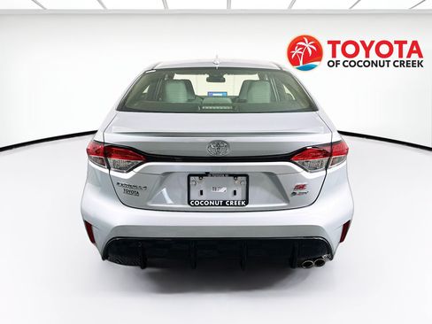 Used 2026 Toyota Corolla SE w/ SE Premium Package FWD image 4