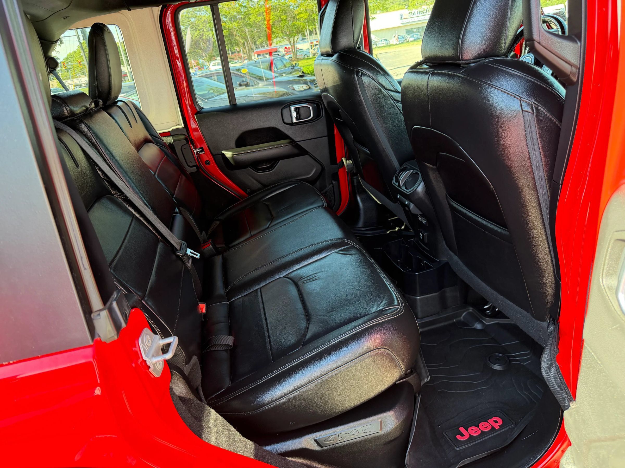 Used 2021 Jeep Wrangler Unlimited Sahara w/ Cold Weather Group AWD/4WD image 19