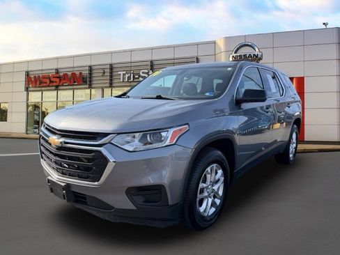 Used 2020 Chevrolet Traverse LS image 2