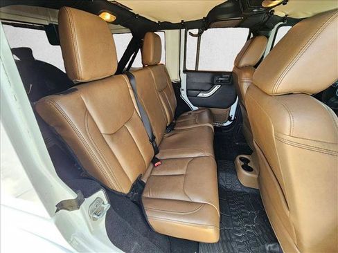 Used 2015 Jeep Wrangler Unlimited Sahara w/ Connectivity Group AWD/4WD image 19