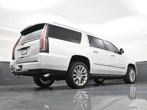 Used 2019 Cadillac Escalade ESV Premium Luxury RWD image 31