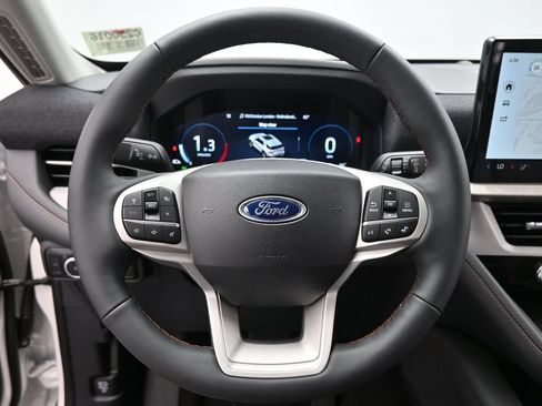 Used 2025 Ford Explorer Active RWD image 10