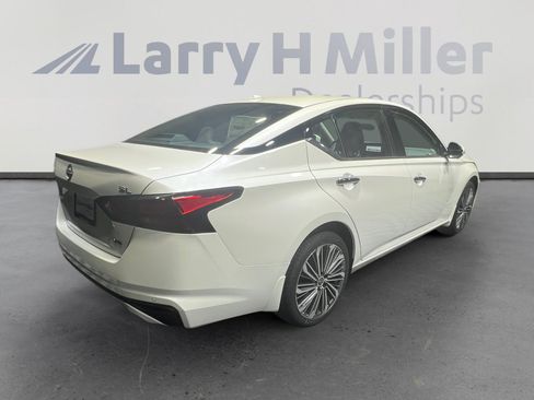 New 2025 Nissan Altima 2.5 SL AWD/4WD image 5