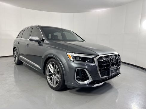 Used 2025 Audi SQ7 Premium Plus AWD/4WD image 3