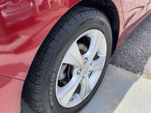 Used 2016 Hyundai Elantra Sedan FWD image 7