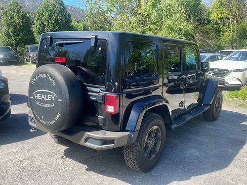 Used 2016 Jeep Wrangler Unlimited Sahara AWD/4WD image 7