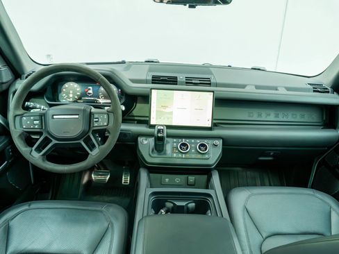 Used 2023 Land Rover Defender 110 image 14